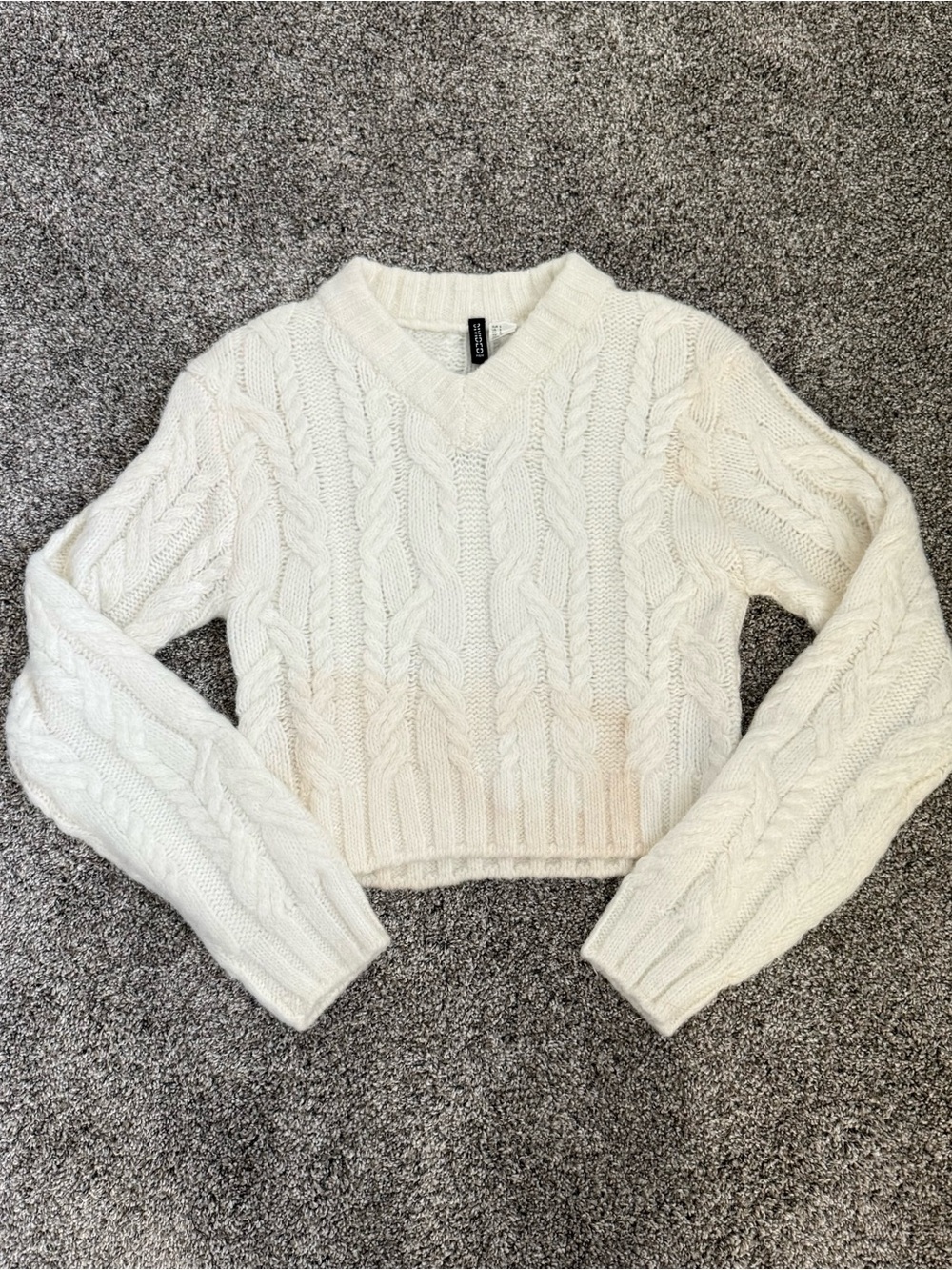 Divided Cable Knit V-Neck Cropped Sweater - Cream